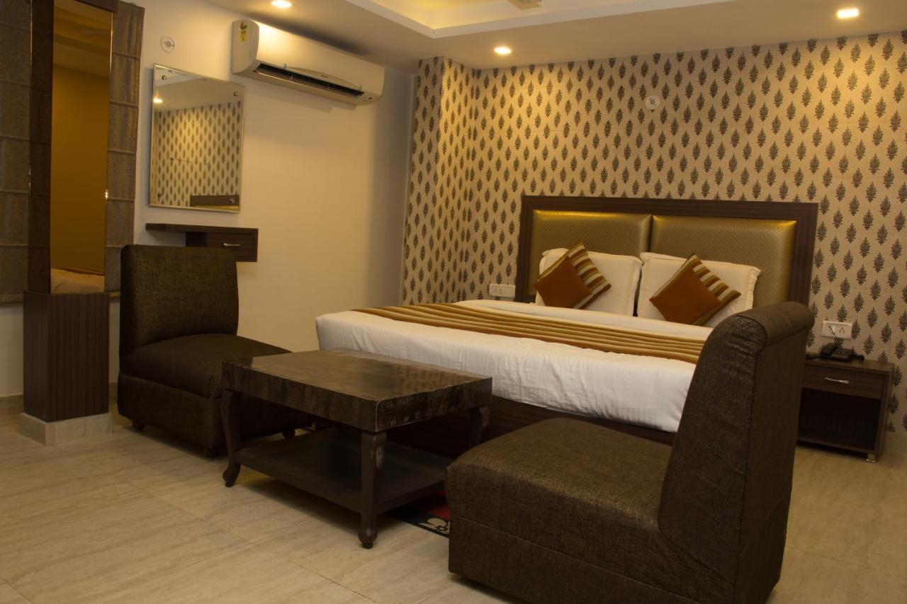 Hotel Pawan Plaza Near Sir Ganga Ram Hospital Delhi  Exterior photo
