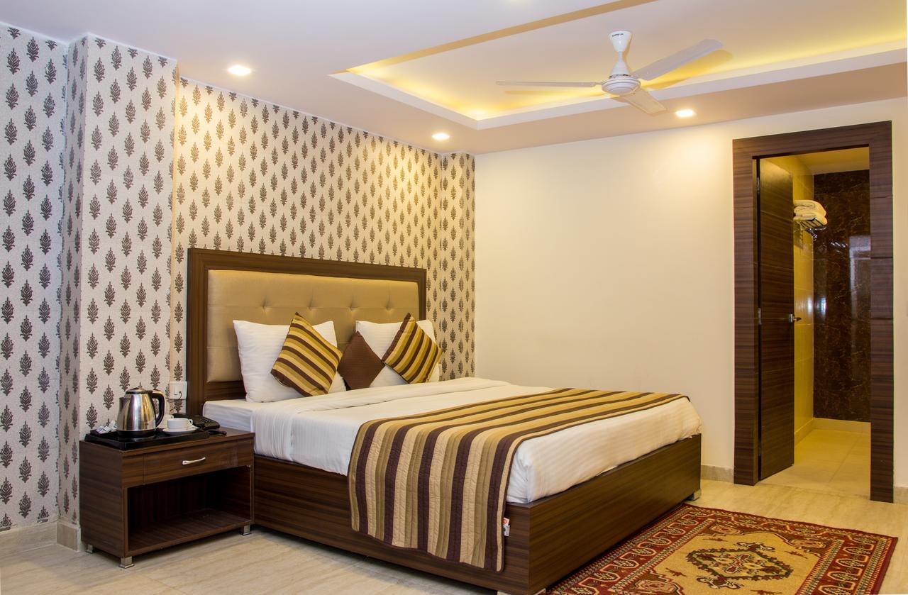 Hotel Pawan Plaza Near Sir Ganga Ram Hospital Delhi  Exterior photo