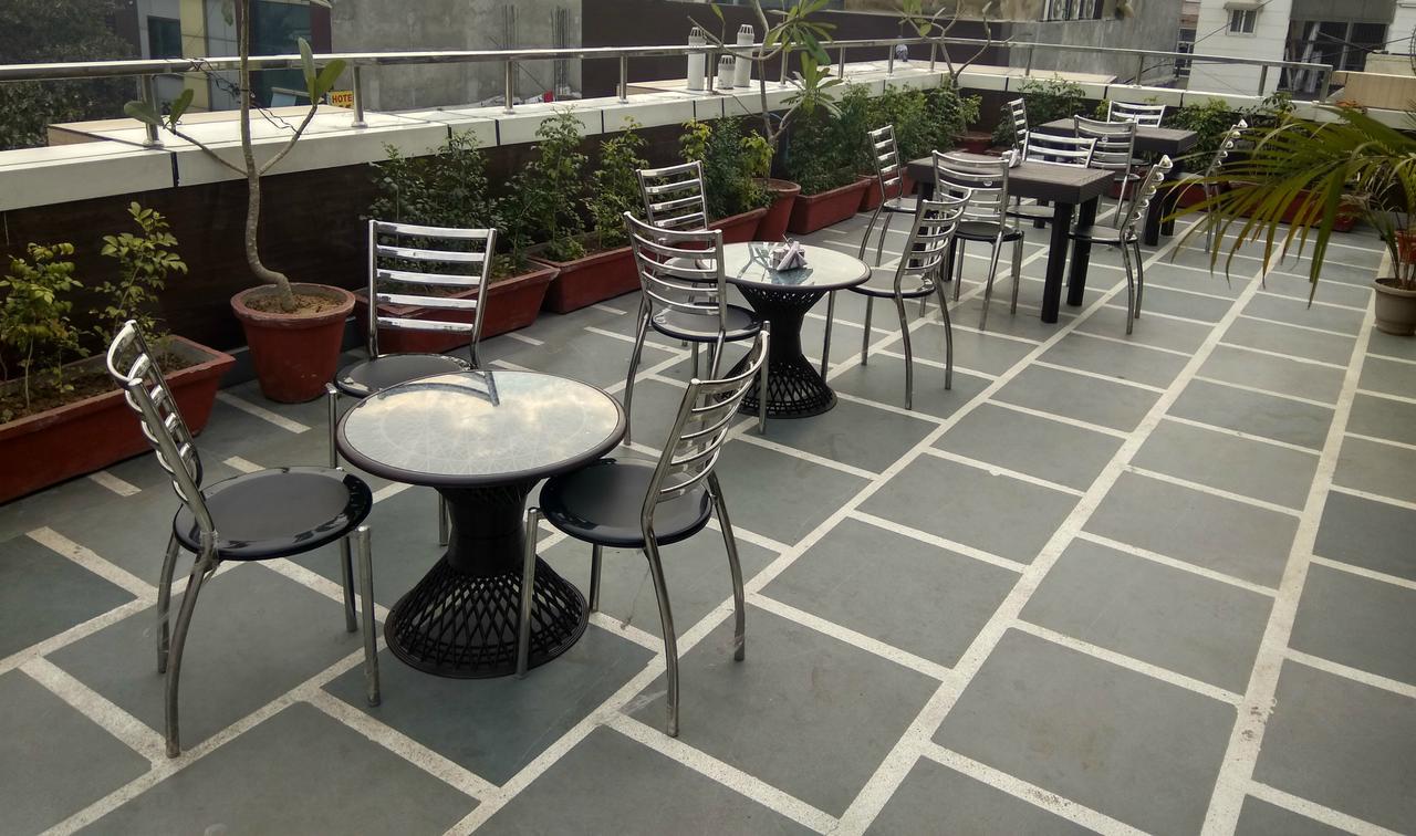 Hotel Pawan Plaza Near Sir Ganga Ram Hospital Delhi  Exterior photo